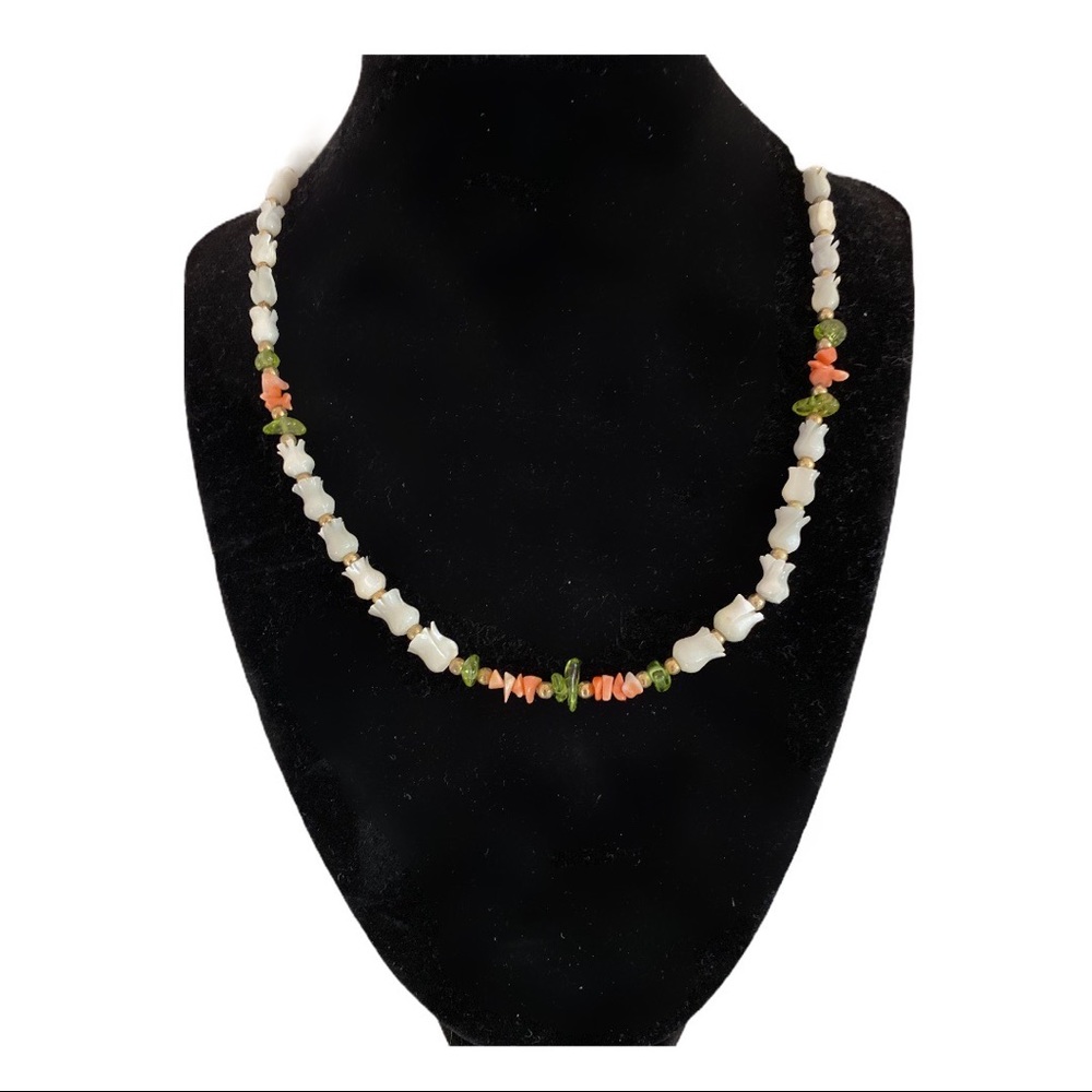 Vintage Natural Stone  Flower Necklace
